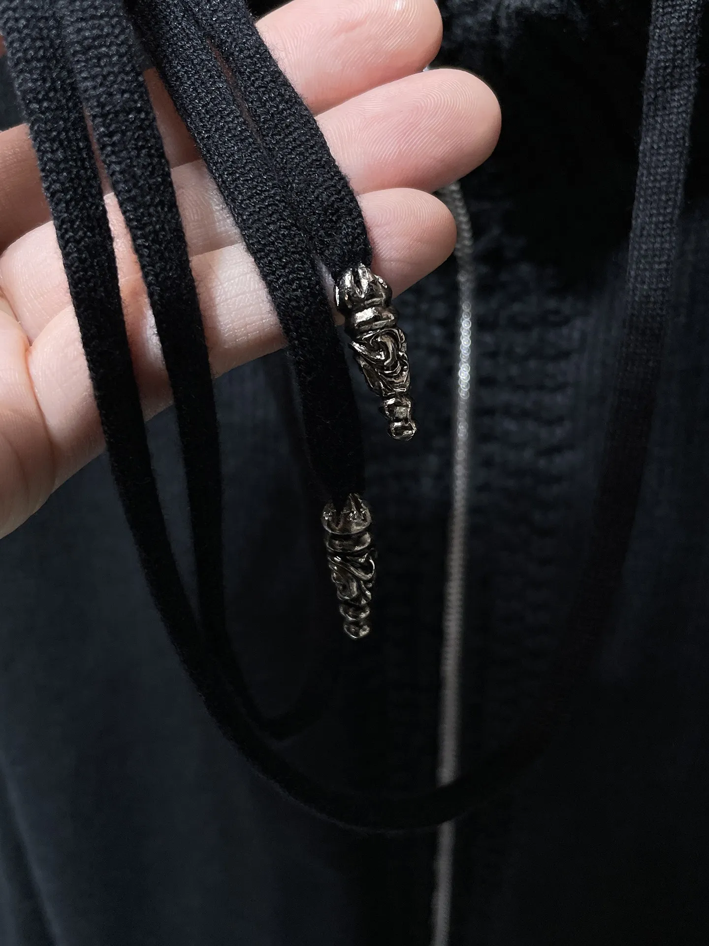 P296 Chrome Hearts Autumn and Winter Sweater Series The same style zipper sweater as the official website. Cross-pattern leather on both arms. Selected high-quality wool and 100% cotton knitted fabric. Not an ordinary version on the market! ! Recommended color: black Size: S, M, L, XL